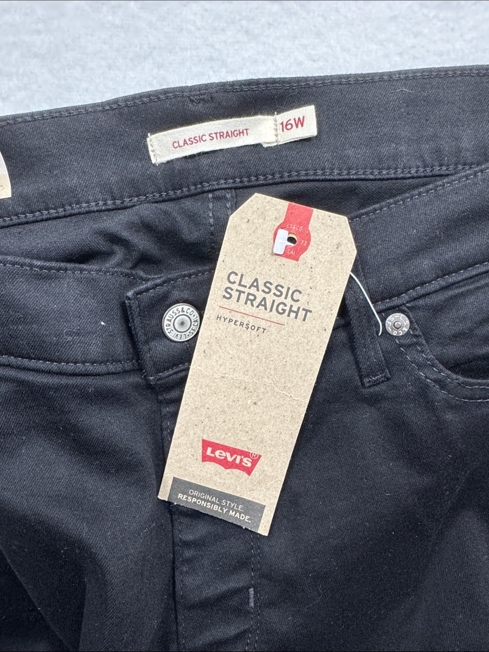 Levi's Women’s Classic Straight Jeans in Black - Picture 4 of 8